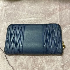 ミュウミュウ　長財布　ラウンドファスナーの画像