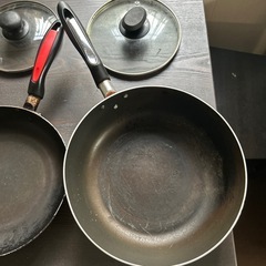 フライパンと鍋蓋の画像