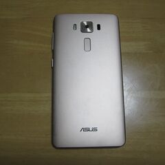 ASUS Z01FD ZenFone3 Deluxe ゴールドの画像