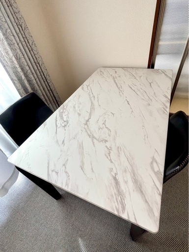 ダイニングテーブル