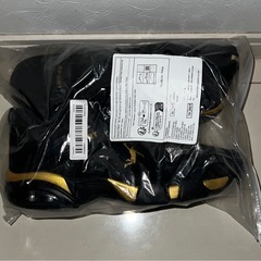 新品　メンズスニーカー スポーツシューズ 黒金 27cmの画像