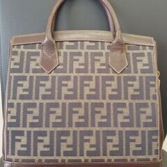 今回は、花巻市のお客様より フェンディー ズッカ柄のハンド…