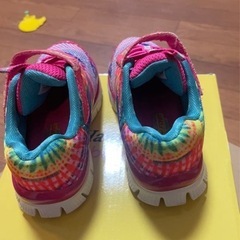 VANS ピンク ベビーシューズ & SKECHERS マルチカラー スニーカー
の画像