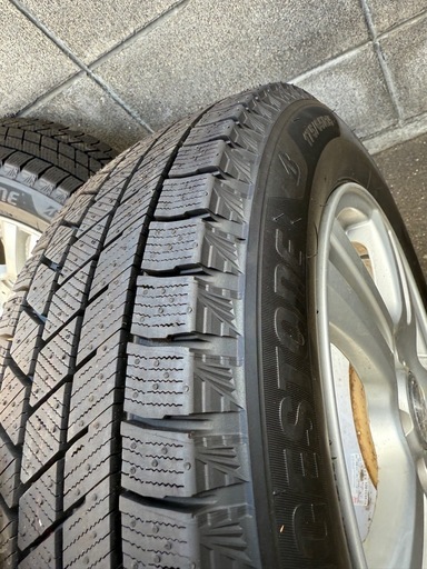 【引き渡し予定者決定】スタッドレスタイヤ　ブリヂストンVRX3 175/65R15  