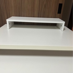 白いつくえ机の画像