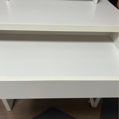 白いつくえ机の画像