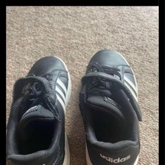 adidas キッズ スニーカー 黒19.5sizeの画像