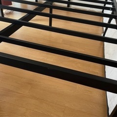 セミダブルベットフレームとマットレスセットの画像