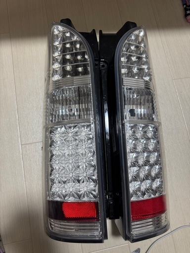 ハイエース　社外テール