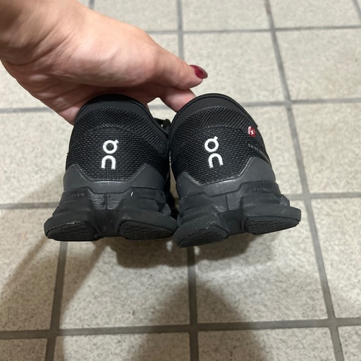 スニーカー on Cloud X4【正規品】24.5cm