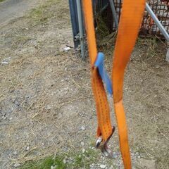 ロックを締めるために使用される1.2メートルの長さのロープの画像
