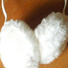 真っ白ふわふわのイヤーマフ（未使用）の画像