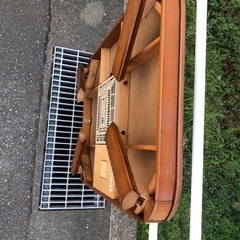 幅 75cm 高さ 37cm たたんだ高さ 16cm  一人使いにちょうど良いコンパクトなコタツテーブル。天然木の風合いや天板のラインなどシンプルな印象のテーブルです。コードは裏側の収納BOX内です。の画像