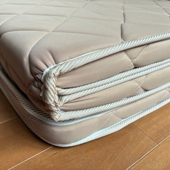 三つ折りマットレスの画像
