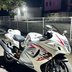 スズキ 隼２型 華麗で低走行です。の画像