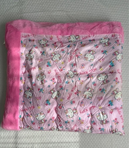 ハローキティ こたつ 赤外線ヒーターつき付き