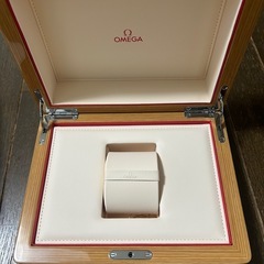 OMEGA木製腕時計ケースの画像