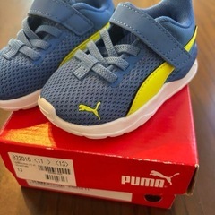 子ども用PUMAスニーカーの画像