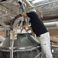 【賞与年2回あり◎】未経験OKのコンパウンド製造！残業ほぼゼロ＆実働短め♪マイカー＆バイク通勤OK！無料駐車場完備◎土日休みの完全週休2日制！の画像