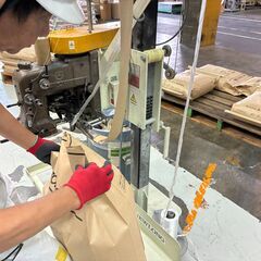 【賞与年2回あり◎】未経験OKのコンパウンド製造！残業ほぼゼロ＆実働短め♪マイカー＆バイク通勤OK！無料駐車場完備◎土日休みの完全週休2日制！の画像