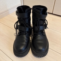 美品　ZARA 編み上げブーツ　19cmの画像