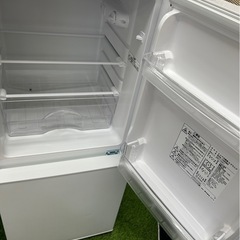 ニトリ 冷蔵庫 NTR-106WH 2022年製  ニトリの一人暮らしの小さめ冷蔵庫です。 動作ok簡易清掃済み スペックは画像に記載。 大きな傷汚れなく、使用感も少なめです。  本体、取扱説明書、氷皿(未使用)の画像