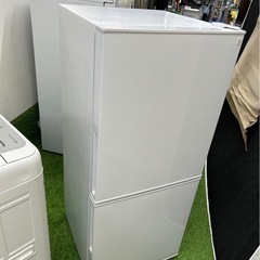 ニトリ 冷蔵庫 NTR-106WH 2022年製  ニトリの一人暮らしの小さめ冷蔵庫です。 動作ok簡易清掃済み スペックは画像に記載。 大きな傷汚れなく、使用感も少なめです。  本体、取扱説明書、氷皿(未使用)の画像