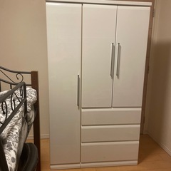 ワードローブ白の画像