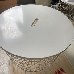 IKEA ワイヤーバスケット　テーブルの画像