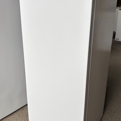 🔥🔥2025年ヤマダオリジナル 冷凍庫 🔥🔥122L 右開き 1ドア 幅47.5cm 耐熱トップテーブル パントリー REFAGE YRT-F12M ホワイト系 の画像