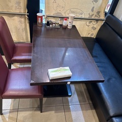 飲食店テーブルセットの画像