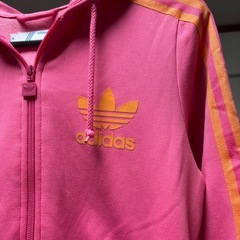 adidasピンク🎀パーカーのみの画像