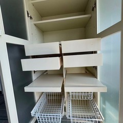 食器棚の画像