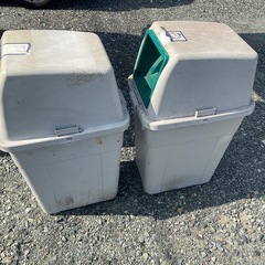 自動販売機　
ゴミ箱の画像