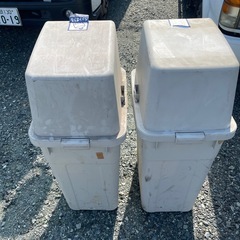 自動販売機　
ゴミ箱の画像
