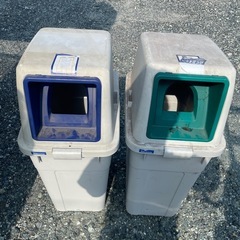 自動販売機　
ゴミ箱の画像