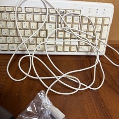 キーボード ダイソンバッテリー ライトニングケーブル タイプCケーブルの画像