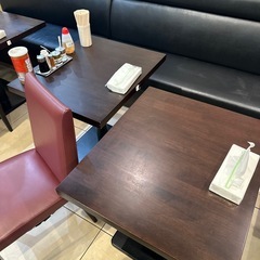 飲食店テーブルセットの画像