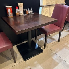 飲食店テーブルセットの画像