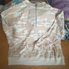 迷彩柄　パーカーの画像