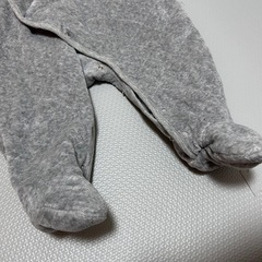 70cm babyGap フード付きアウターの画像