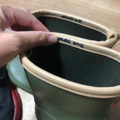 運動靴と長靴の画像