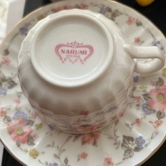 本日14日
まで 懐かしい可愛いソープ入れコーヒーカップ2個1個セットはNARUMIです お皿2枚➕お皿何枚かの画像