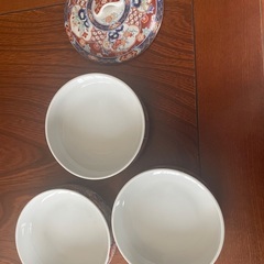 3段蓋付き食器の画像