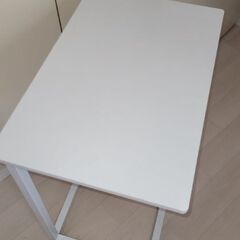 サイドテーブル、デスク 机 ベッド用（約高さ60cm）の画像