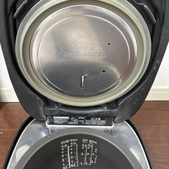 炊飯器　TOSHIBA 真空圧力IH 5.5合炊きの画像