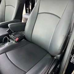 トヨタ　ヴォクシーZS煌2前期に使用　シートカバー、コンソールボックス、スタッドレスタイヤセット売りの画像