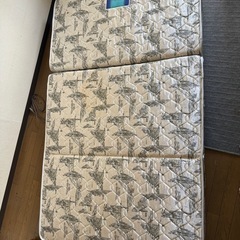 三つ折りマットレスの画像