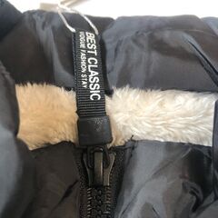 【新品】中綿ベスト ボア裏地付き ブラック メンズM相当 防寒 あったかベスト の画像