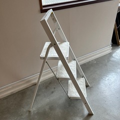 降りたたみ式ステップ脚立の画像